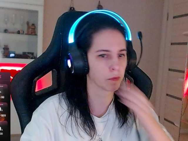 le modèle IrwiTomboy est en webcam porno dans un show sur le site bongacams, il possède les tags suivants: White/Caucasian,Brunette,Shaved