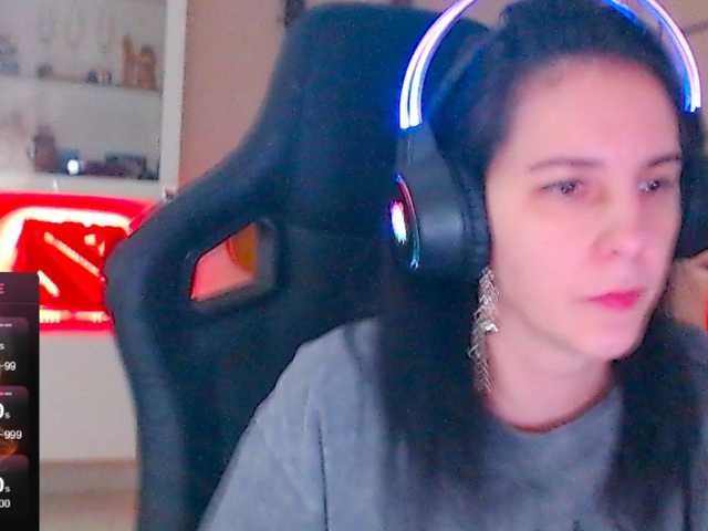 IrwiTomboy live cam preview