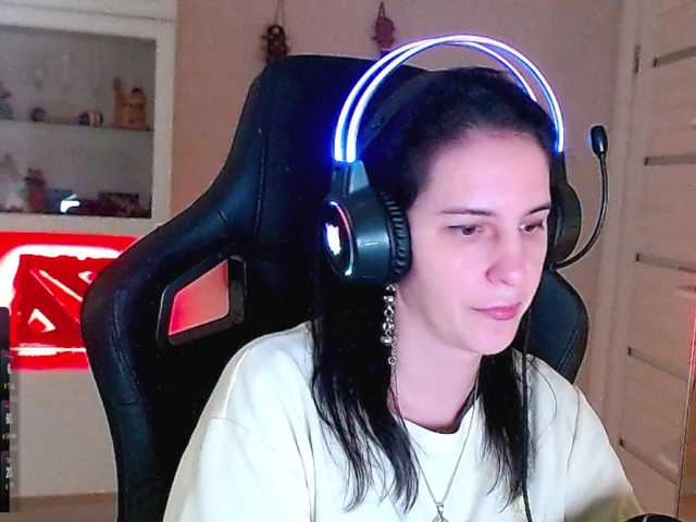 IrwiTomboy live cam preview