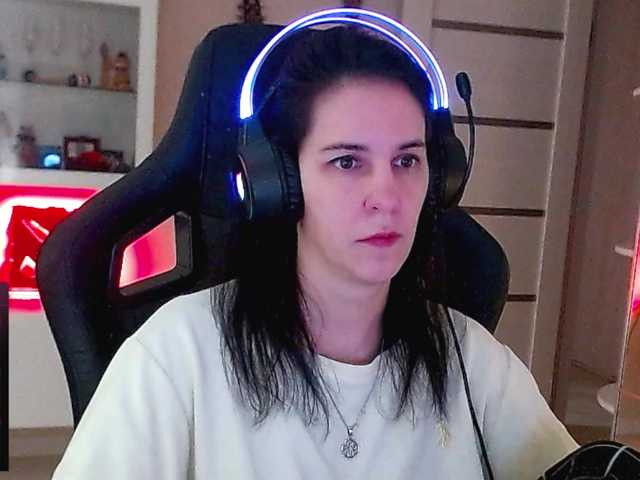 IrwiTomboy live cam preview