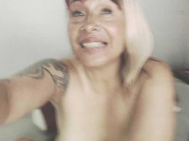melo-debora1 live cam on BongaCams