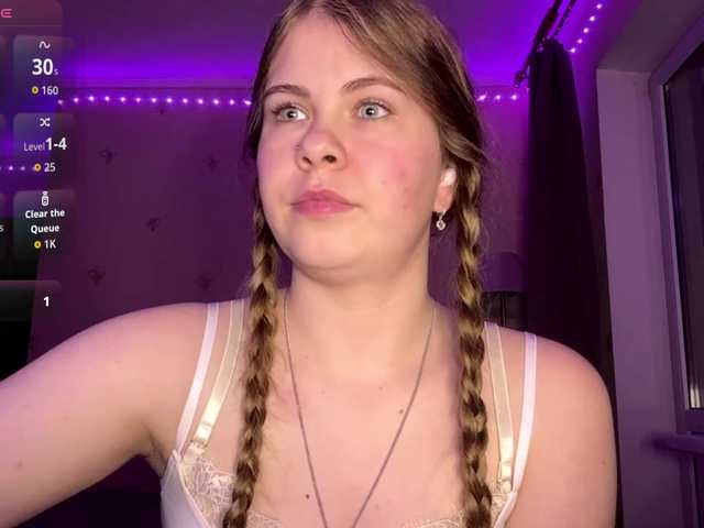 Alisia Burgs (AlisiaBurgs)