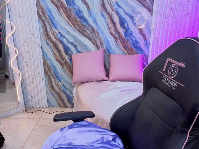 Sandyy-tay live cam on BongaCams