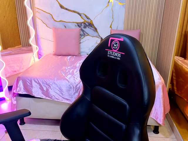 Sandyy-tay live cam on BongaCams