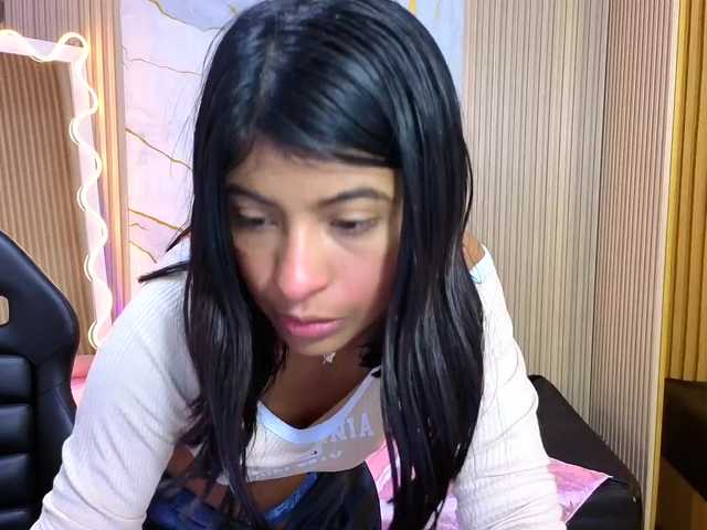 Sandyy-tay live cam on BongaCams