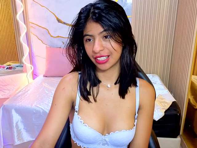 Sandyy-tay live cam on BongaCams