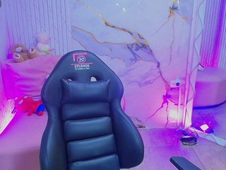 PEACHY-TAY Porn Show