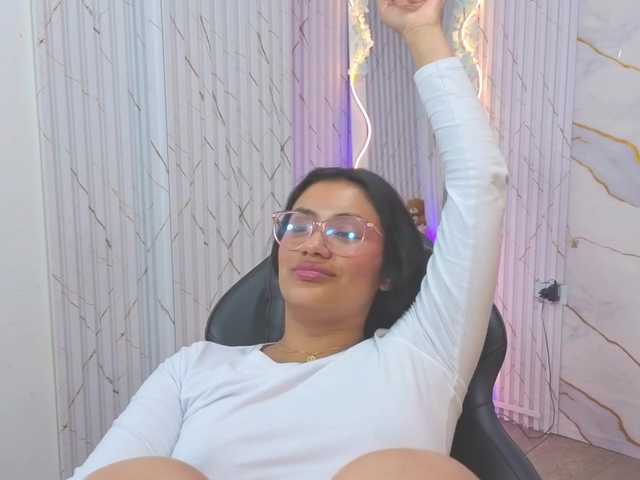 PEACHY-TAY live cam on BongaCams