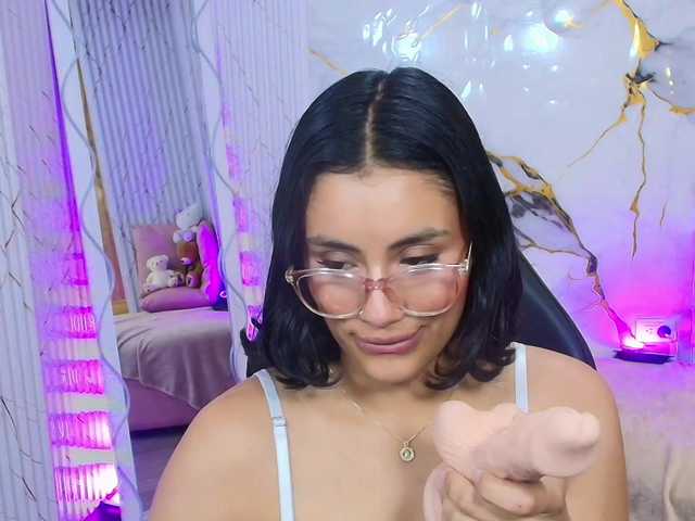PEACHY-TAY live webcam show