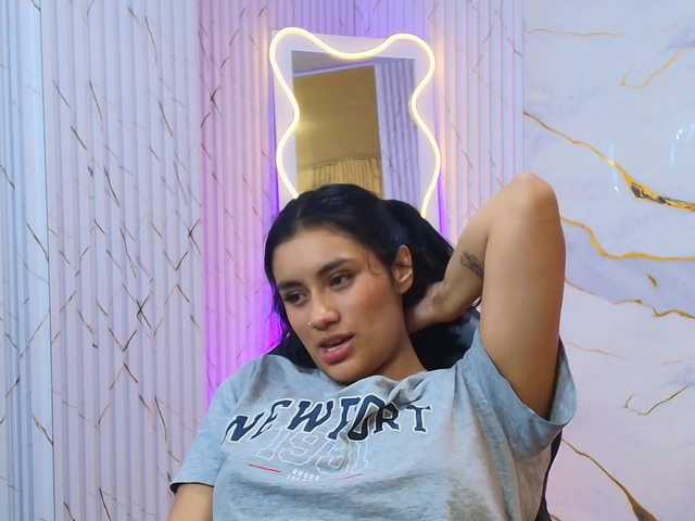 PEACHY-TAY live webcam show