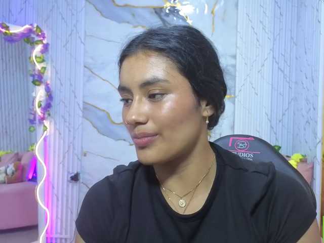 PEACHY-TAY live cam on BongaCams
