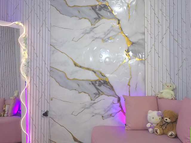 PEACHY-TAY live cam preview