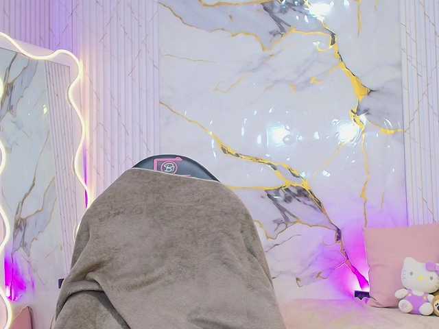 PEACHY-TAY live cam on BongaCams