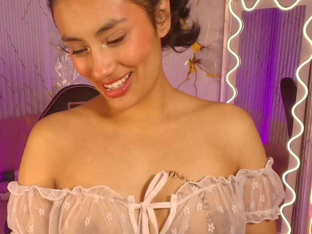 PEACHY-TAY's BongaCams show and profile