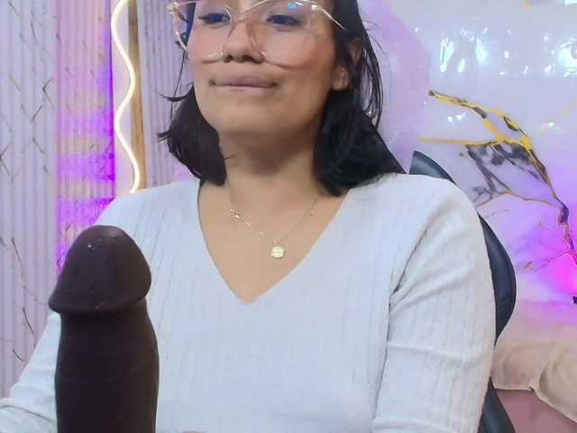 PEACHY-TAY live cam on BongaCams