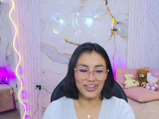 PEACHY-TAY live cam on BongaCams