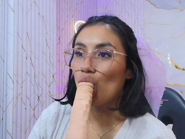 PEACHY-TAY live webcam show