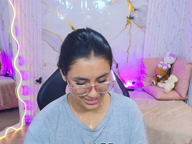 PEACHY-TAY live webcam show