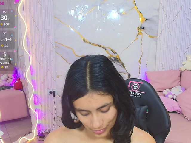 PEACHY-TAY live cam on BongaCams