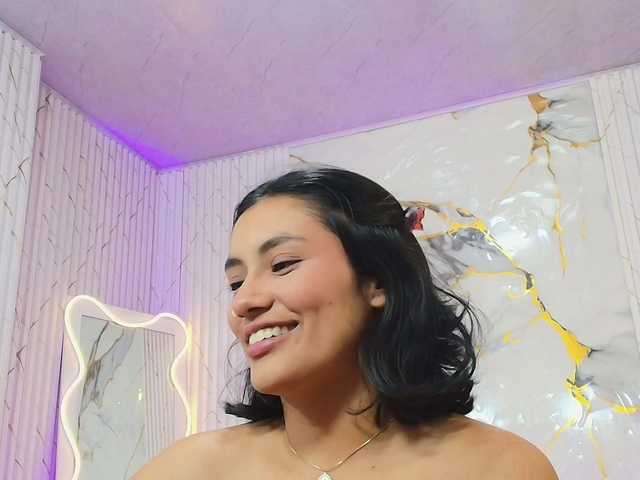 PEACHY-TAY live cam on BongaCams