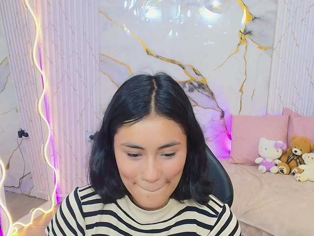 PEACHY-TAY live cam on BongaCams