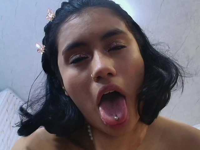 PEACHY-TAY live cam on BongaCams