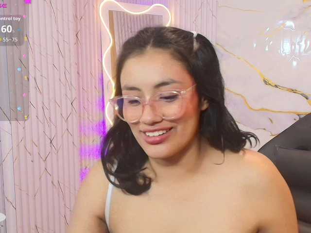 PEACHY-TAY live cam on BongaCams