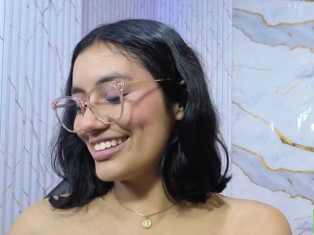 PEACHY-TAY — live female cam