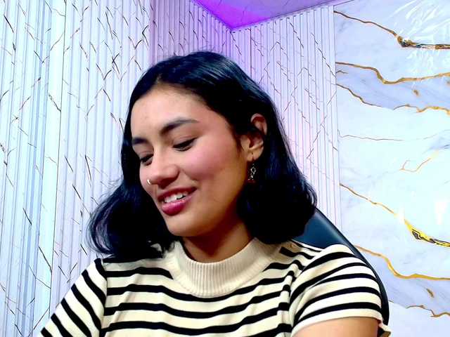 PEACHY-TAY live cam on BongaCams