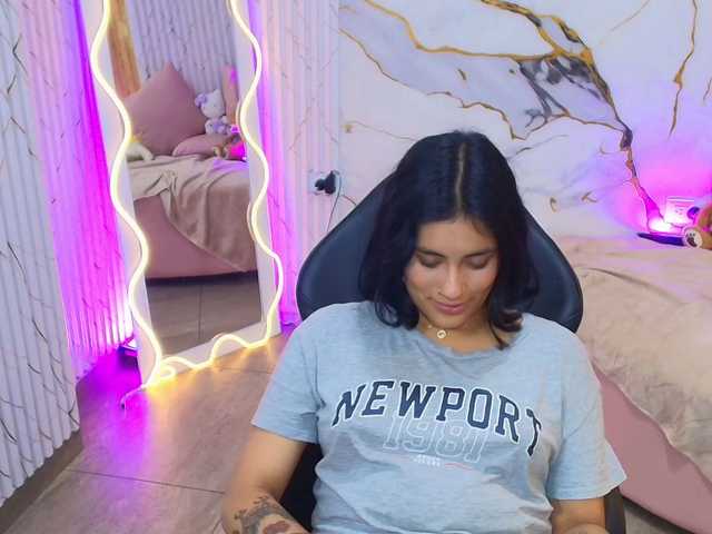 PEACHY-TAY live webcam show