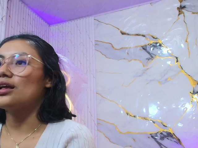 PEACHY-TAY live webcam show