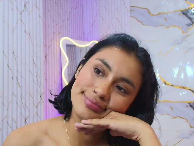 PEACHY-TAY live cam on BongaCams