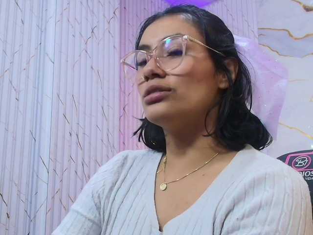 PEACHY-TAY live cam on BongaCams