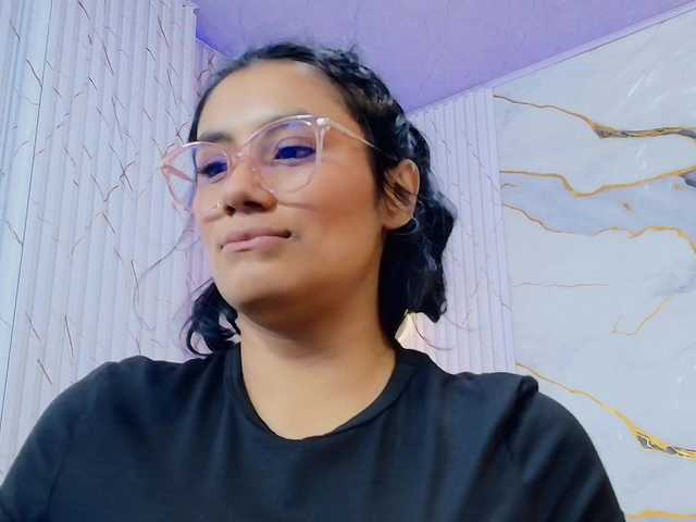 PEACHY-TAY live cam on BongaCams