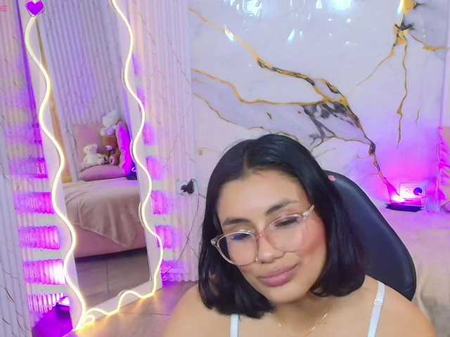 PEACHY-TAY live webcam show
