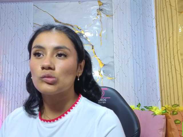 PEACHY-TAY live cam on BongaCams