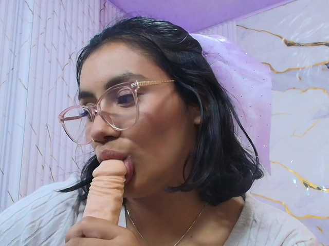 PEACHY-TAY live webcam show