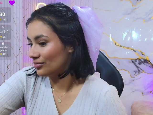 PEACHY-TAY live webcam show