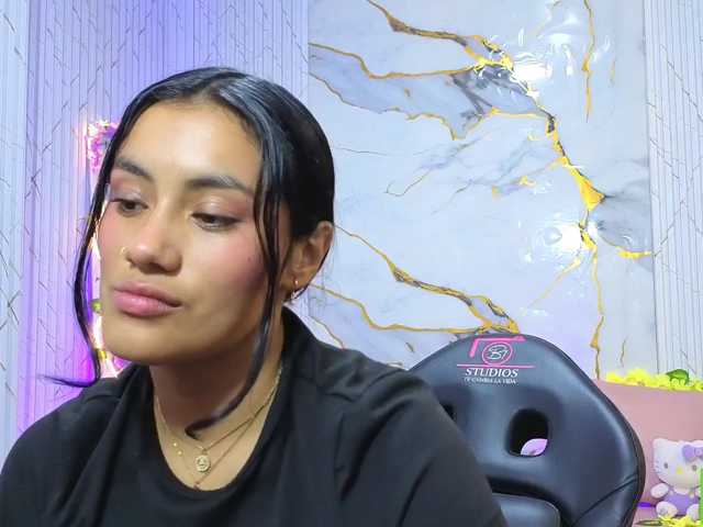 PEACHY-TAY live cam on BongaCams