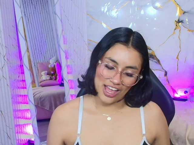 PEACHY-TAY live webcam show