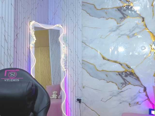 PEACHY-TAY live cam on BongaCams