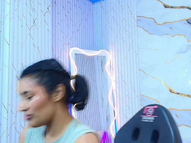 PEACHY-TAY live cam on BongaCams