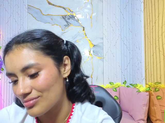 PEACHY-TAY live cam on BongaCams