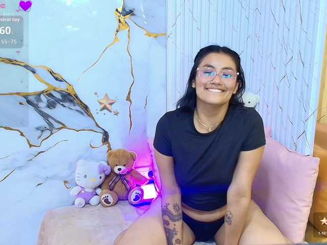 PEACHY-TAY live cam on BongaCams