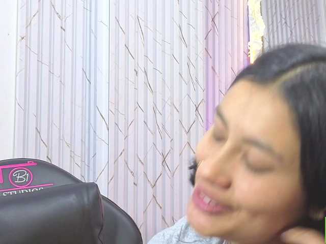 PEACHY-TAY live cam on BongaCams