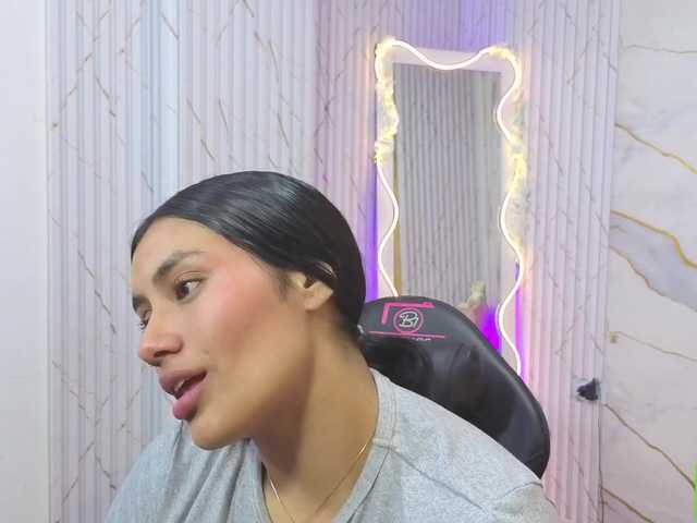 PEACHY-TAY live cam preview