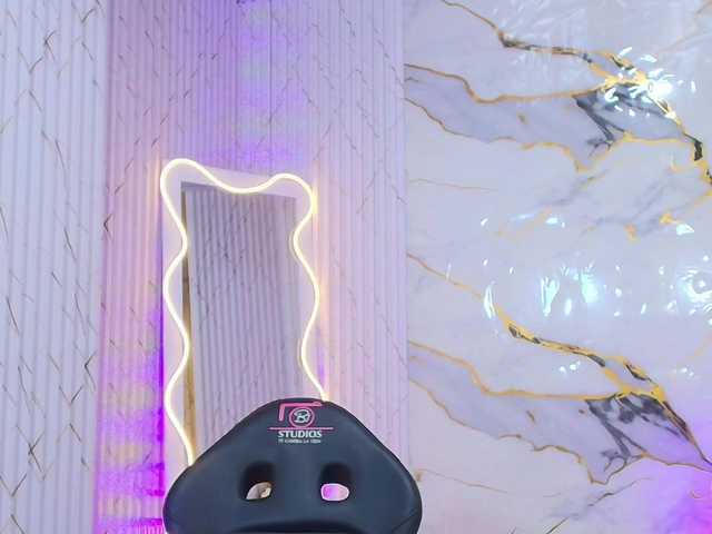 PEACHY-TAY live webcam show