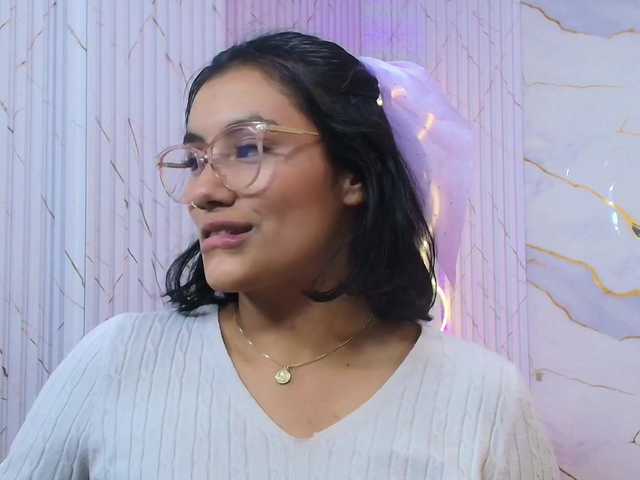PEACHY-TAY live webcam show