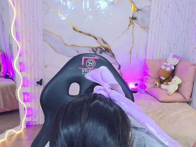 PEACHY-TAY live webcam show