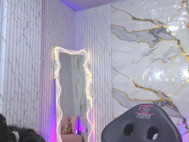 PEACHY-TAY live cam on BongaCams